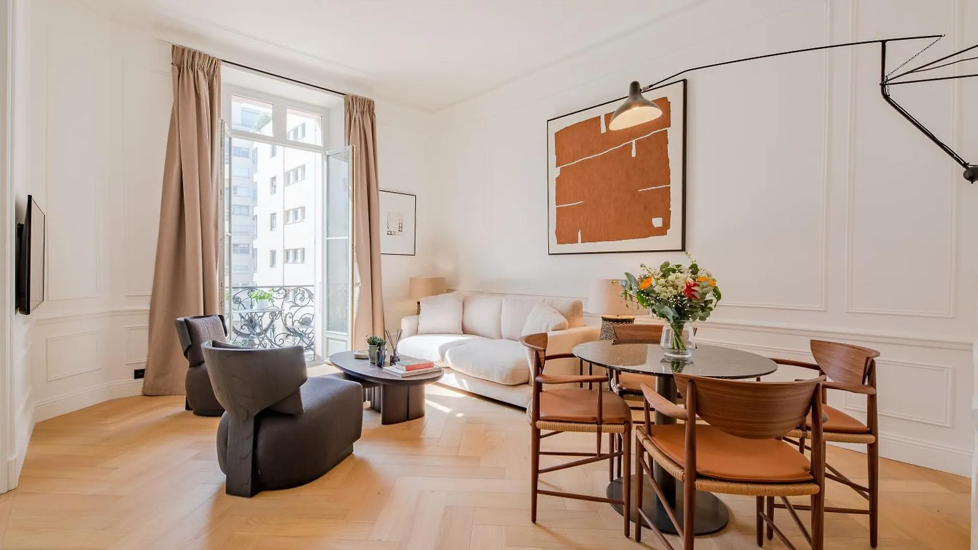 La Guitare 22 - Spacious 1 Bedroom Apartment In The Center Of Cannes, Right Behind Grand Hotel location