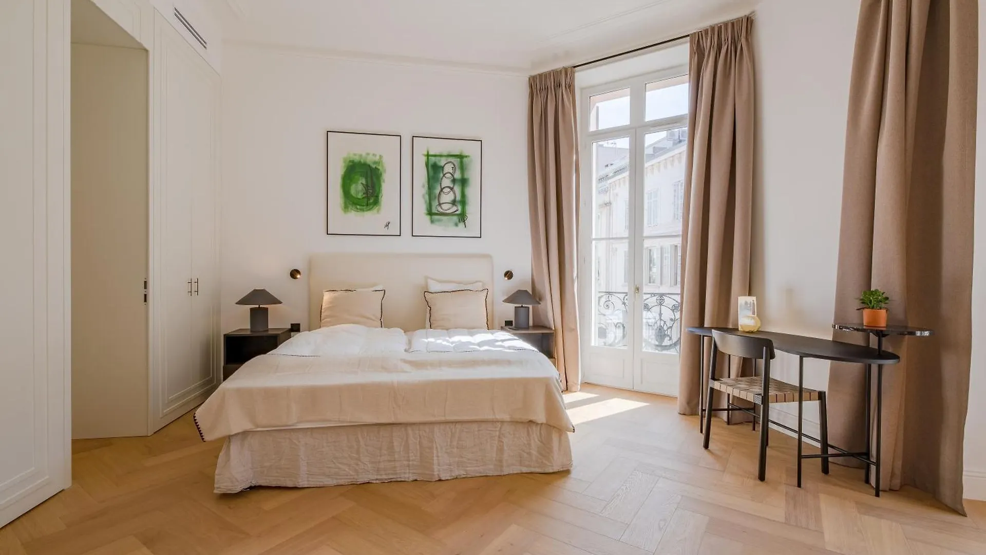 La Guitare 22 - Spacious 1 Bedroom Apartment In The Center Of Cannes, Right Behind Grand Hotel 0*, Cannes França