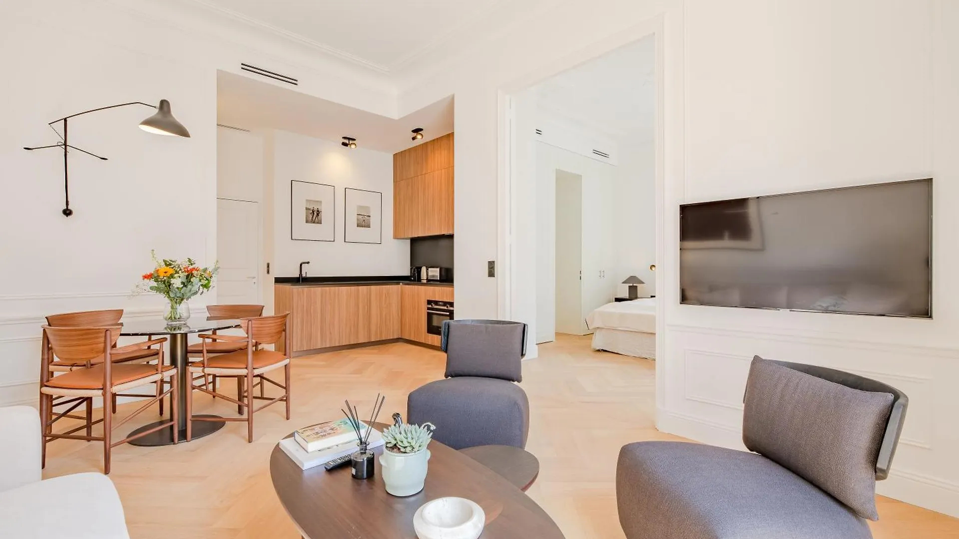 La Guitare 22 - Spacious 1 Bedroom Apartment In The Center Of Cannes, Right Behind Grand Hotel França