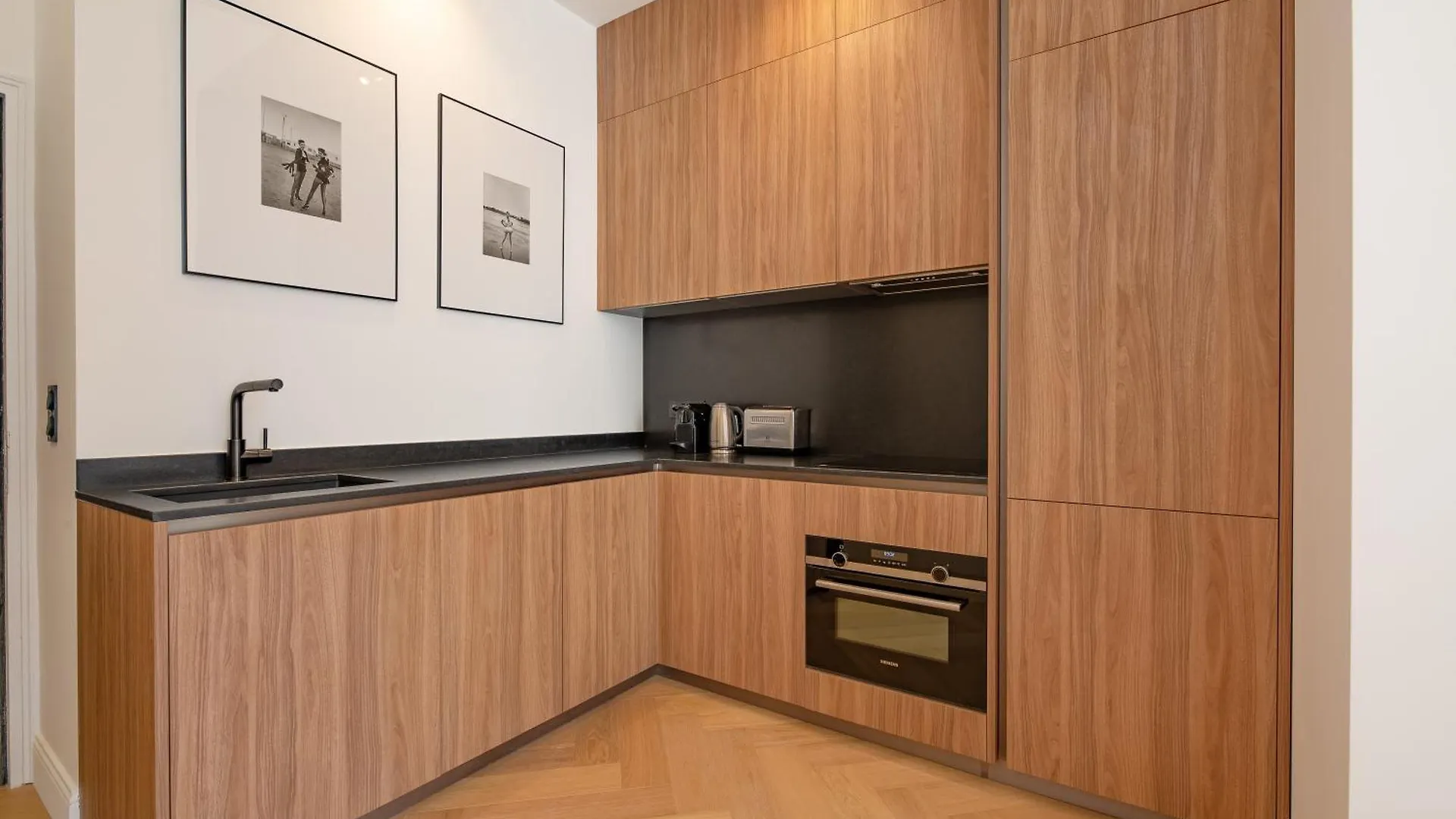 La Guitare 22 - Spacious 1 Bedroom Apartment In The Center Of Cannes, Right Behind Grand Hotel