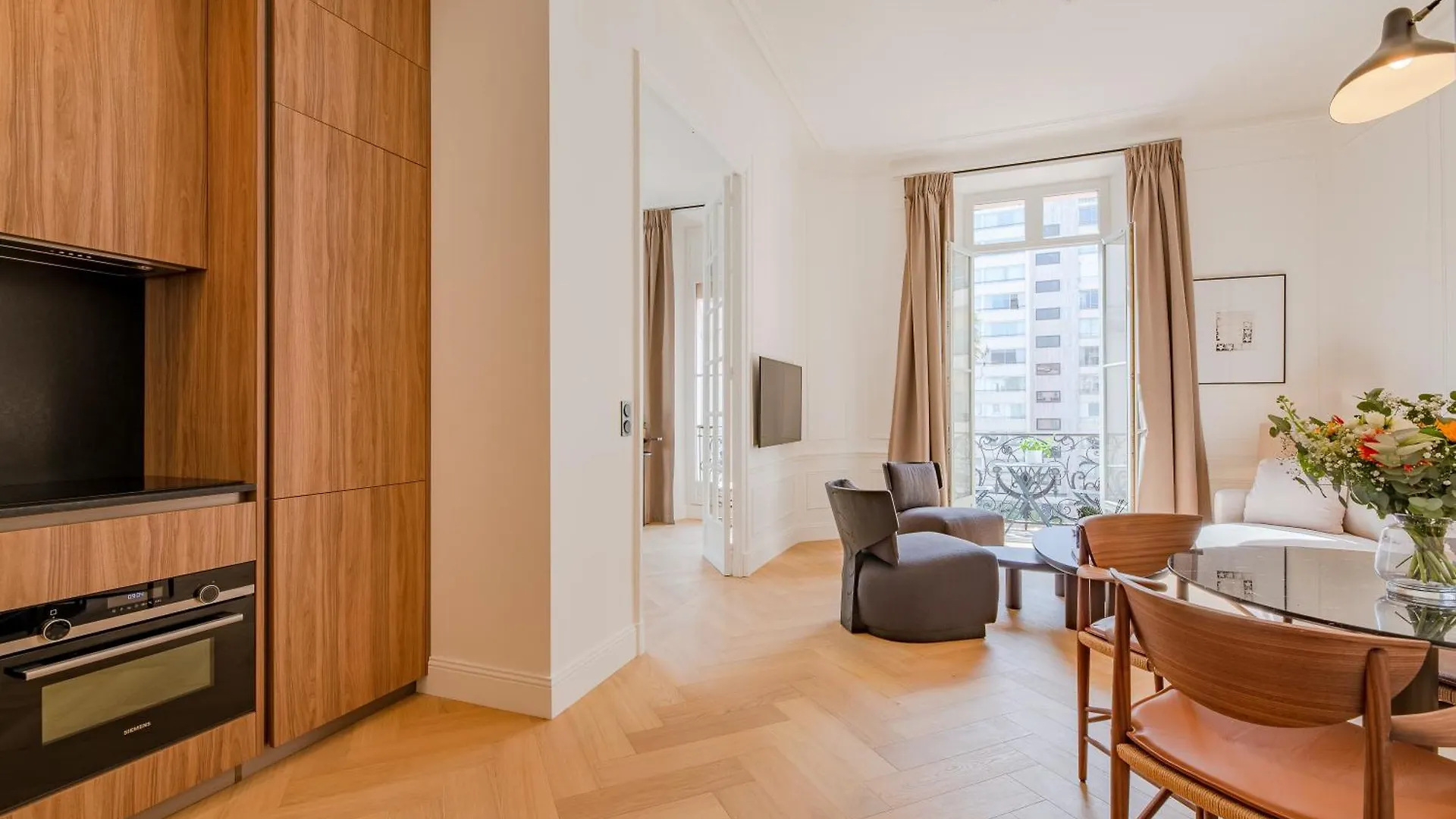 La Guitare 22 - Spacious 1 Bedroom Apartment In The Center Of Cannes, Right Behind Grand Hotel França
